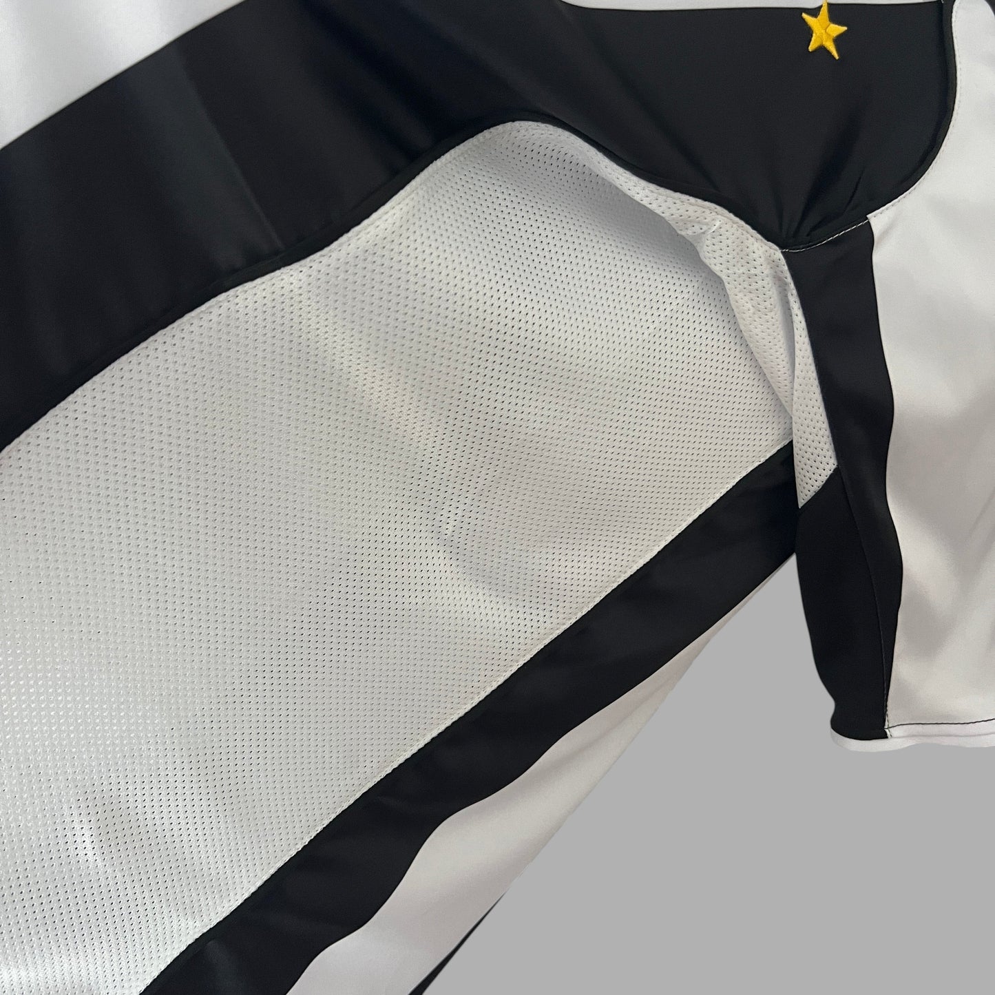 JUVENTUS 2004 - 2005 HOME JERSEY