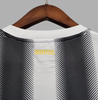 JUVENTUS 2010 - 2011 HOME JERSEY