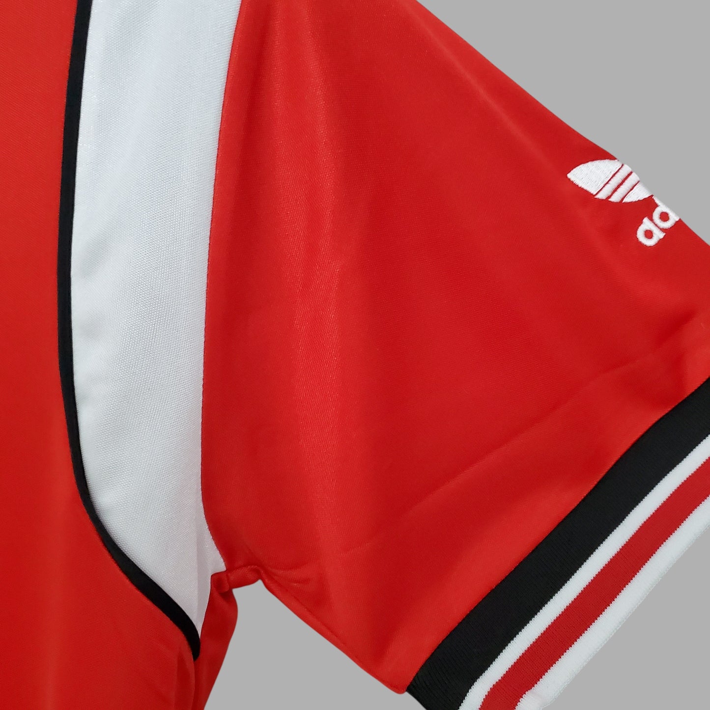 MANCHESTER UNITED 1985 - 1986 HOME JERSEY